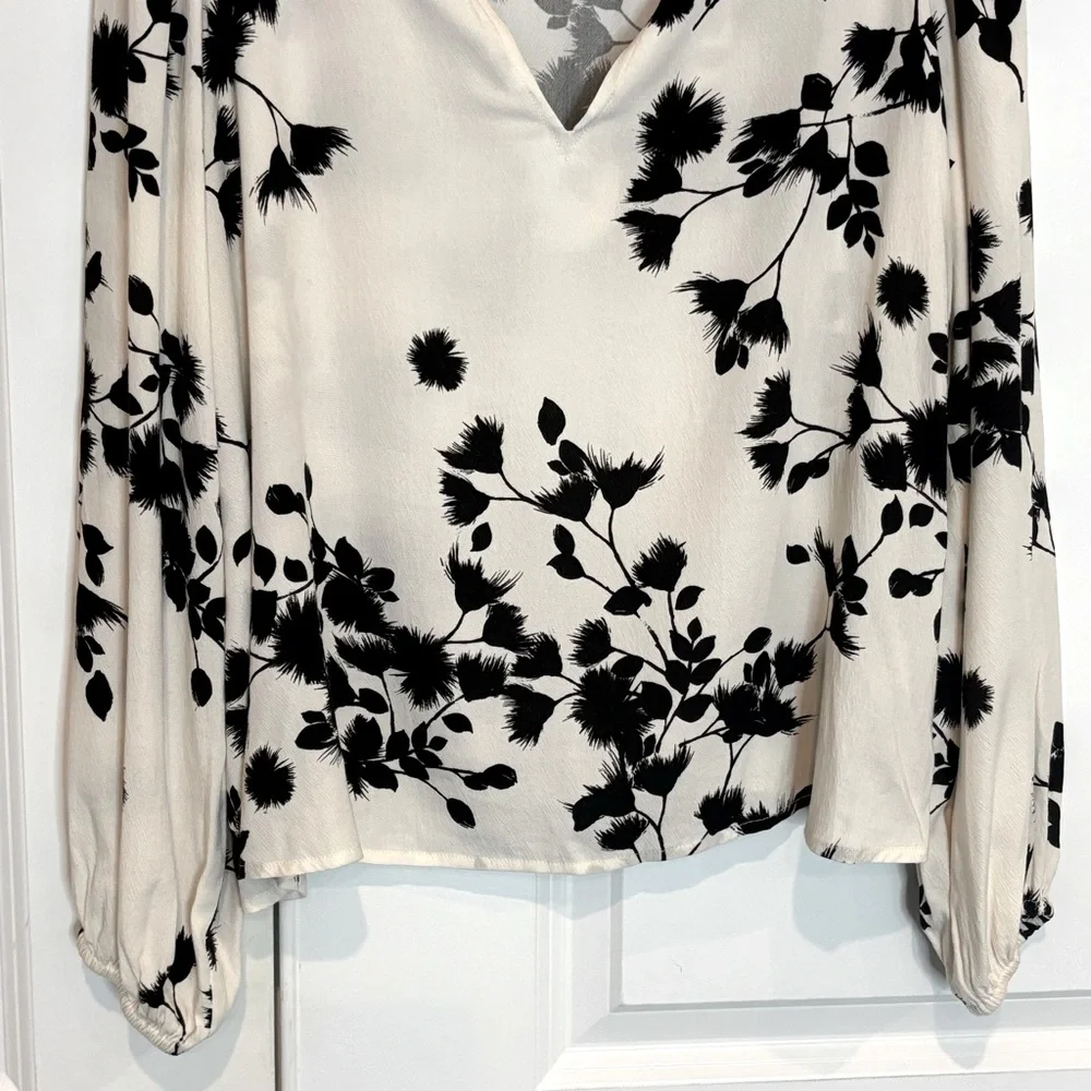 Anthropologie The Odells Robin Ivory Black Floral Peasant V-neck Blouse S